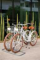 Thompson Palm Springs, by Hyatt