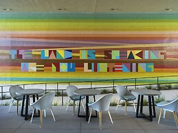 Thompson Palm Springs, by Hyatt