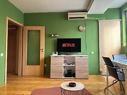 Yellow Moon Hostel&Apartment
