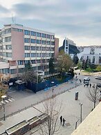 Yellow Moon Hostel&Apartment