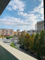 Yellow Moon Hostel&Apartment