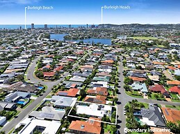 Luxury Burleigh Oasis with Pool