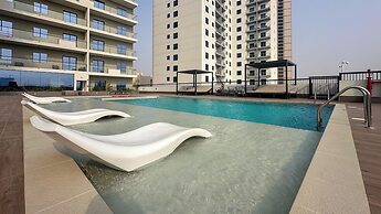 Waves - Stylish 1BR Close to IMG World & Global Village