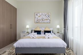 Waves - Stylish 1BR Close to IMG World & Global Village