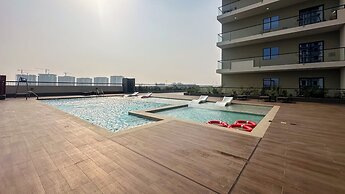 Waves - Stylish 1BR Close to IMG World & Global Village