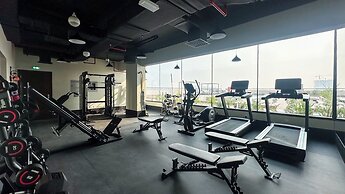 Waves - Stylish 1BR Close to IMG World & Global Village