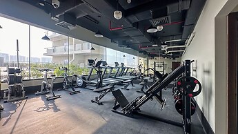 Waves - Stylish 1BR Close to IMG World & Global Village