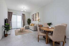 Waves - Stylish 1BR Close to IMG World & Global Village