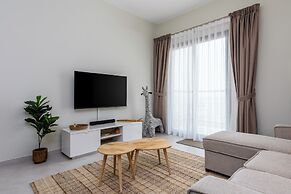 Waves - Stylish 1BR Close to IMG World & Global Village