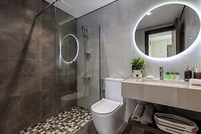 Waves - Stylish 1BR Close to IMG World & Global Village