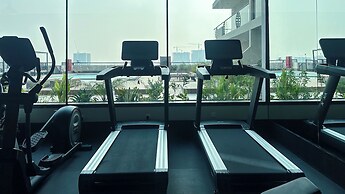 Waves - Stylish 1BR Close to IMG World & Global Village