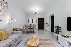 Waves - Stylish 1BR Close to IMG World & Global Village