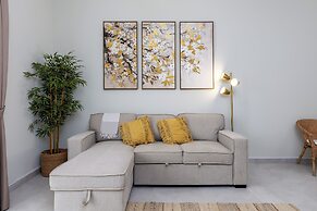 Waves - Stylish 1BR Close to IMG World & Global Village