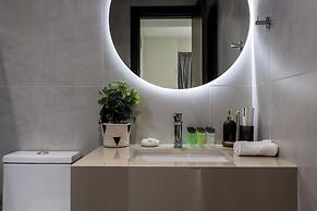 Waves - Stylish 1BR Close to IMG World & Global Village