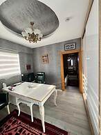 Golden Rose Deluxe Hotel