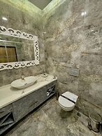 Golden Rose Deluxe Hotel