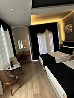 Golden Rose Deluxe Hotel