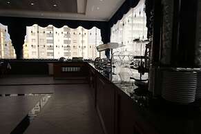 Golden Rose Deluxe Hotel