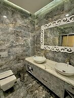 Golden Rose Deluxe Hotel