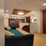 Royal Luxe Business Class Hotel