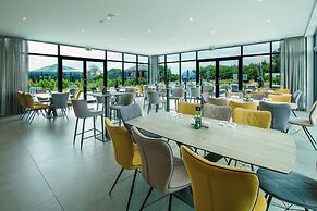 Glass House Retreat
