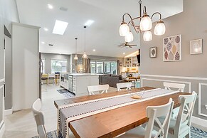 Screened Lanai + Fenced Yard: Luxe Orlando Home