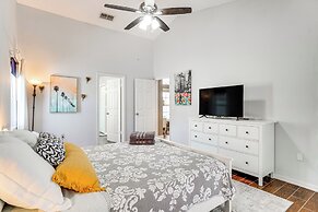 Screened Lanai + Fenced Yard: Luxe Orlando Home