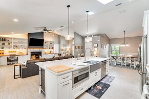 Screened Lanai + Fenced Yard: Luxe Orlando Home