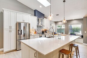 Screened Lanai + Fenced Yard: Luxe Orlando Home