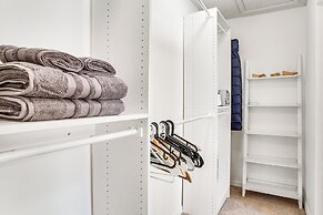 Screened Lanai + Fenced Yard: Luxe Orlando Home