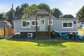 1/2 Mi to Ocean: Copalis Beach Hideaway!