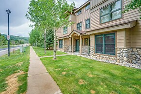 8 Mi to Skiing: Mtn-view Getaway in Frisco!