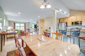 8 Mi to Skiing: Mtn-view Getaway in Frisco!