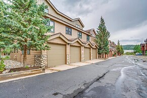 8 Mi to Skiing: Mtn-view Getaway in Frisco!