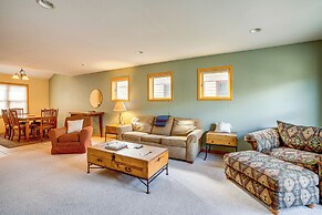 8 Mi to Skiing: Mtn-view Getaway in Frisco!