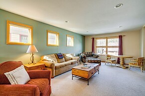 8 Mi to Skiing: Mtn-view Getaway in Frisco!