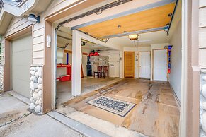 8 Mi to Skiing: Mtn-view Getaway in Frisco!