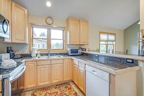 8 Mi to Skiing: Mtn-view Getaway in Frisco!