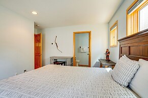 8 Mi to Skiing: Mtn-view Getaway in Frisco!