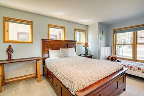 8 Mi to Skiing: Mtn-view Getaway in Frisco!