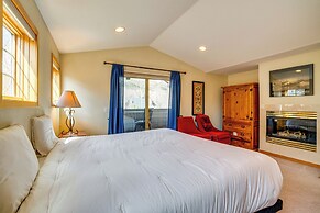 8 Mi to Skiing: Mtn-view Getaway in Frisco!