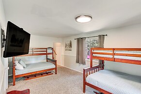1 Mi to Lake: Crestline Cabin w/ Deck + Gas Grill!