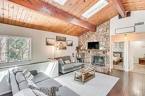 1 Mi to Lake: Crestline Cabin w/ Deck + Gas Grill!