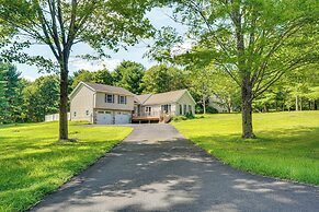 Pool, Yard & Game Room: Family Home in Kunkletown