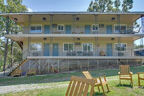 Pool & Dock Access: Apt on Table Rock Lake