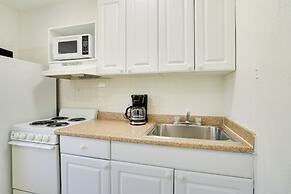 Pool & Dock Access: Apt on Table Rock Lake