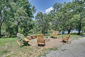 Pool & Dock Access: Apt on Table Rock Lake