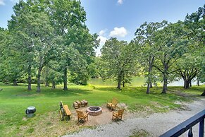 Pool & Dock Access: Apt on Table Rock Lake