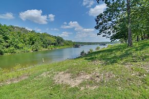 Table Rock Lake Condo: Boat, Fish, Swim!