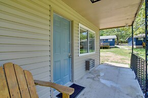 Table Rock Lake Apt w/ Community Dock & Fire Pits!